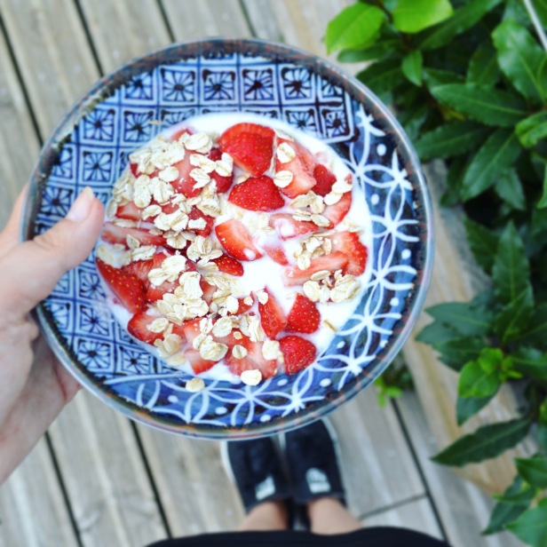 Strawberry with yogurt and muesli